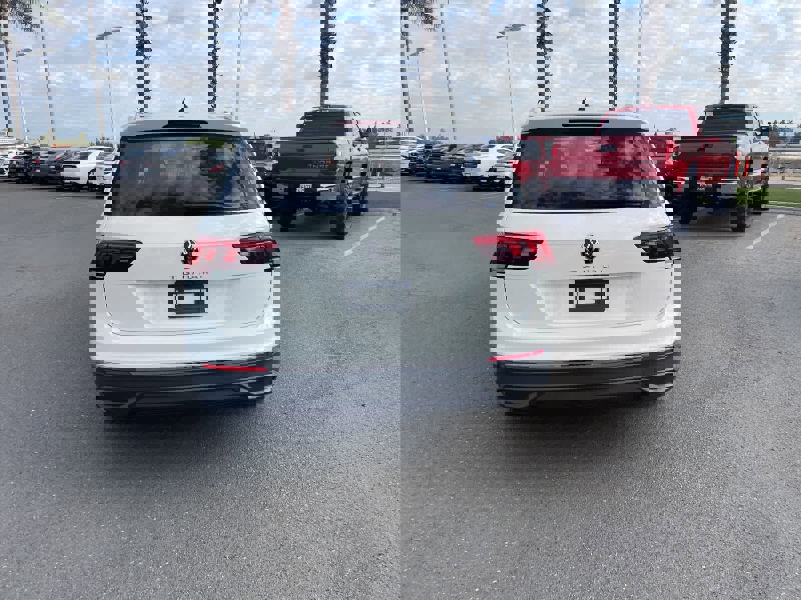 Used 2022 Volkswagen Tiguan SE image 4