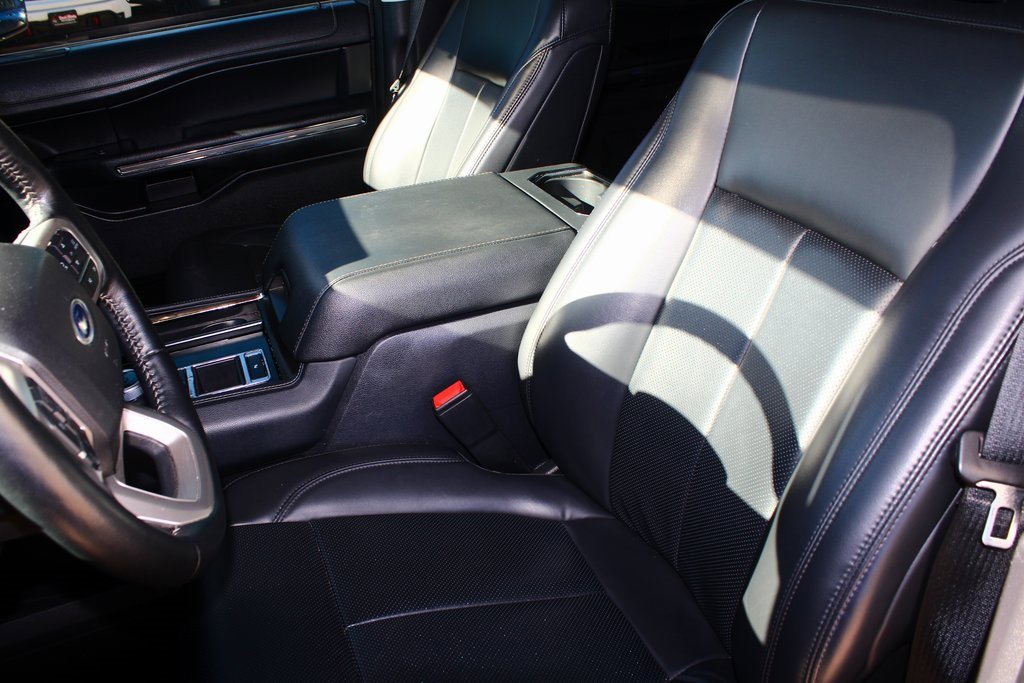 Used 2023 Ford Expedition Max XLT image 3