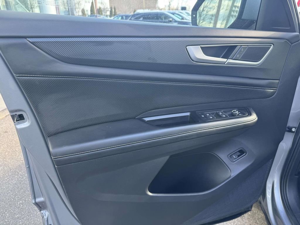 Used 2024 Volkswagen Atlas Cross Sport SEL R-Line image 15