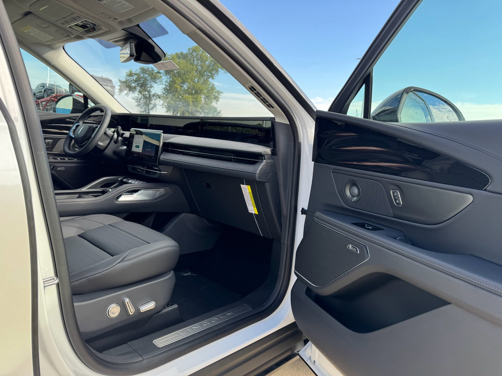 New 2026 Lincoln Nautilus Reserve w/ Jet Appearance Package image 11