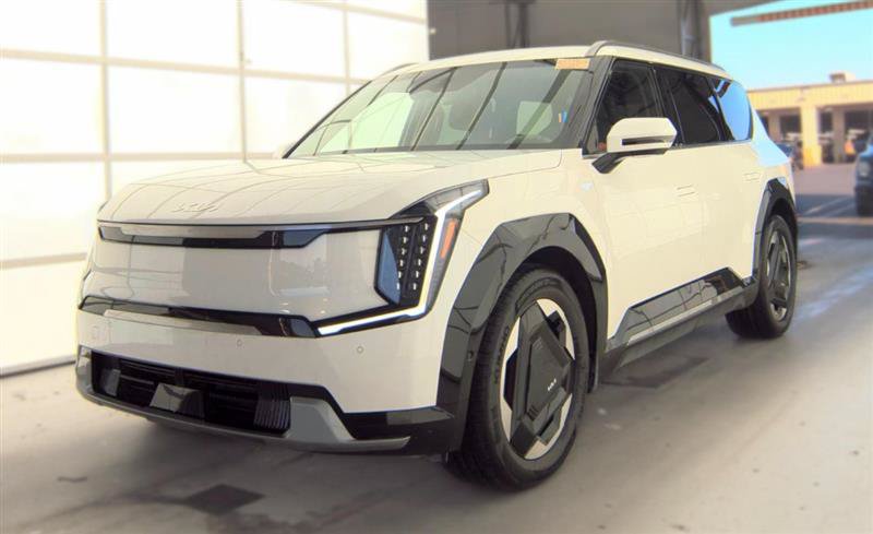 Used 2024 Kia EV9 Land AWD/4WD image 4
