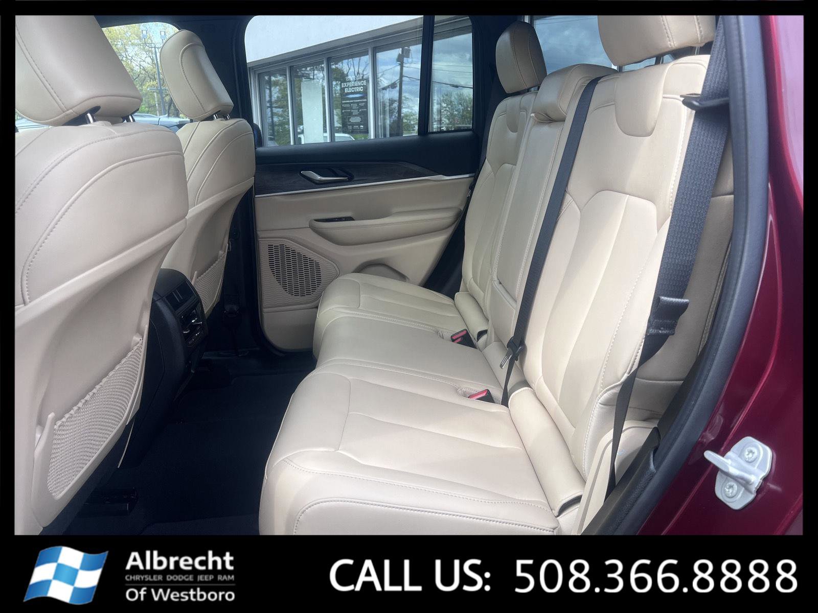 Used 2025 Jeep Grand Cherokee Limited AWD/4WD image 13