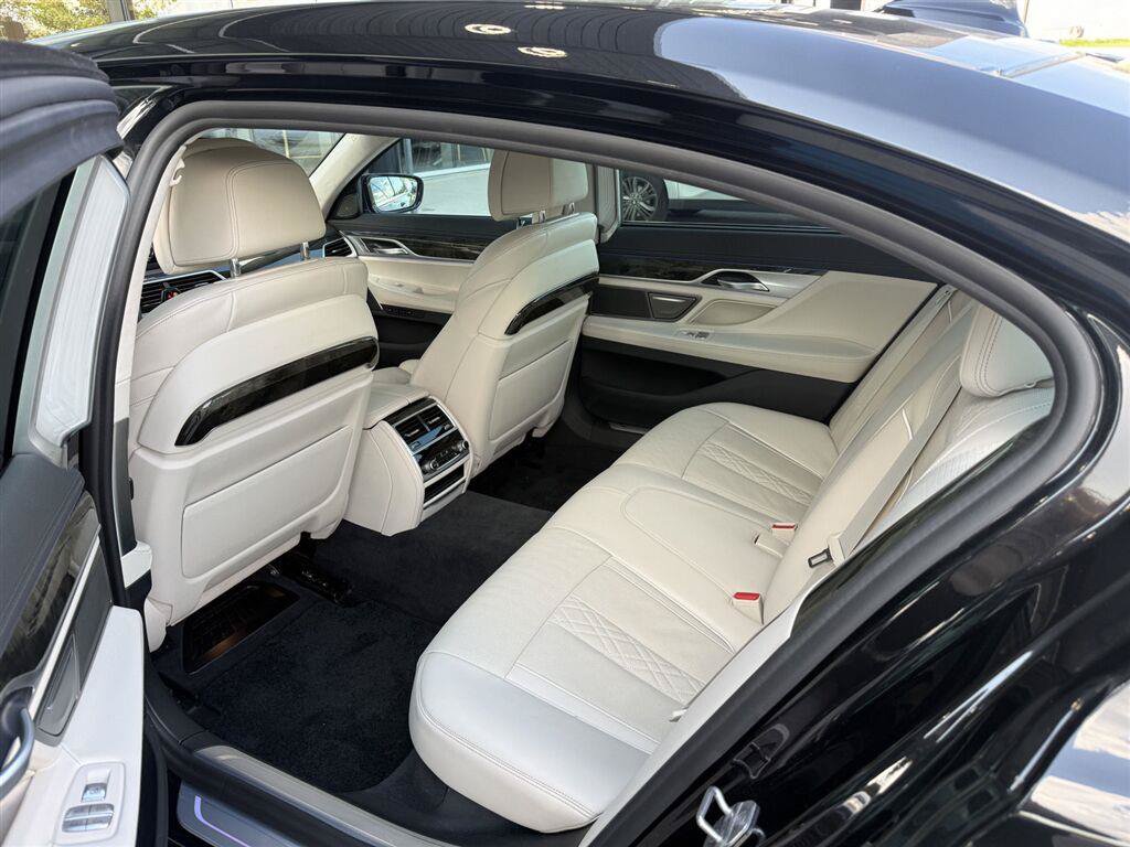 Used 2021 BMW 740i xDrive w/ Premium Package AWD/4WD image 7