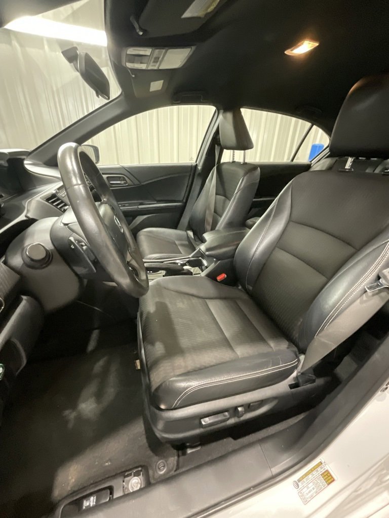 Used 2017 Honda Accord Sport image 10