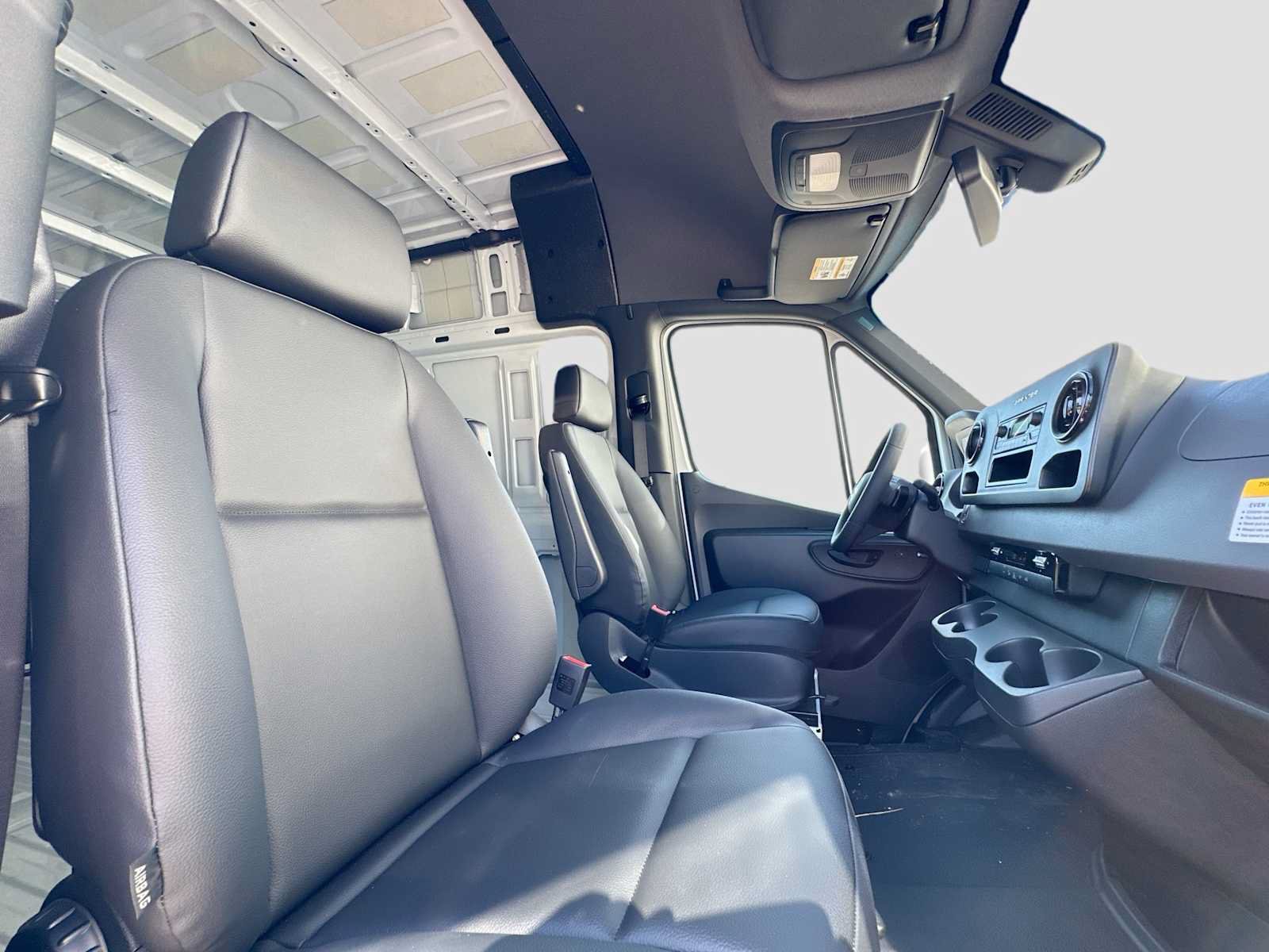 Used 2025 Mercedes-Benz Sprinter 2500 image 27