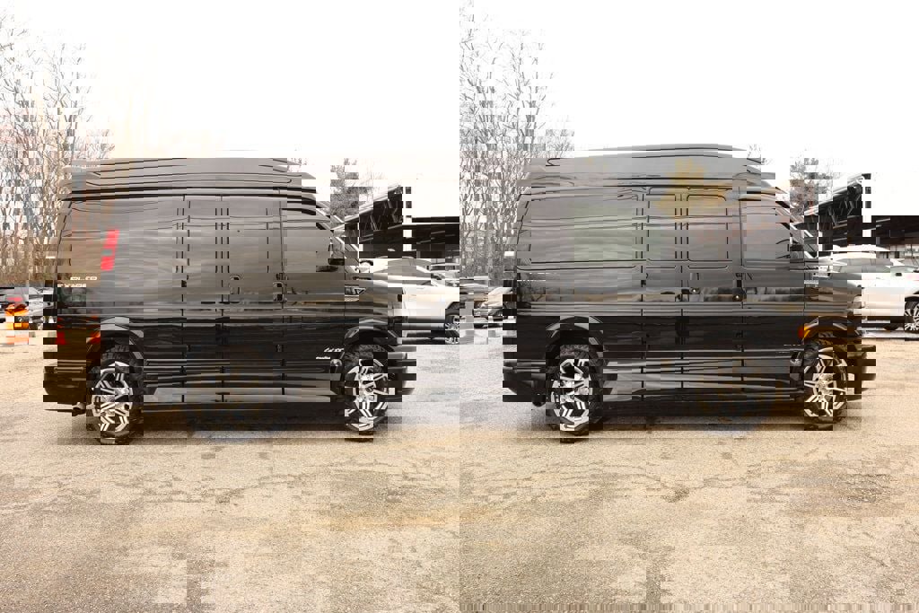 Used 2018 GMC Savana 2500 Extended w/ Enhanced Convenience Package image 6