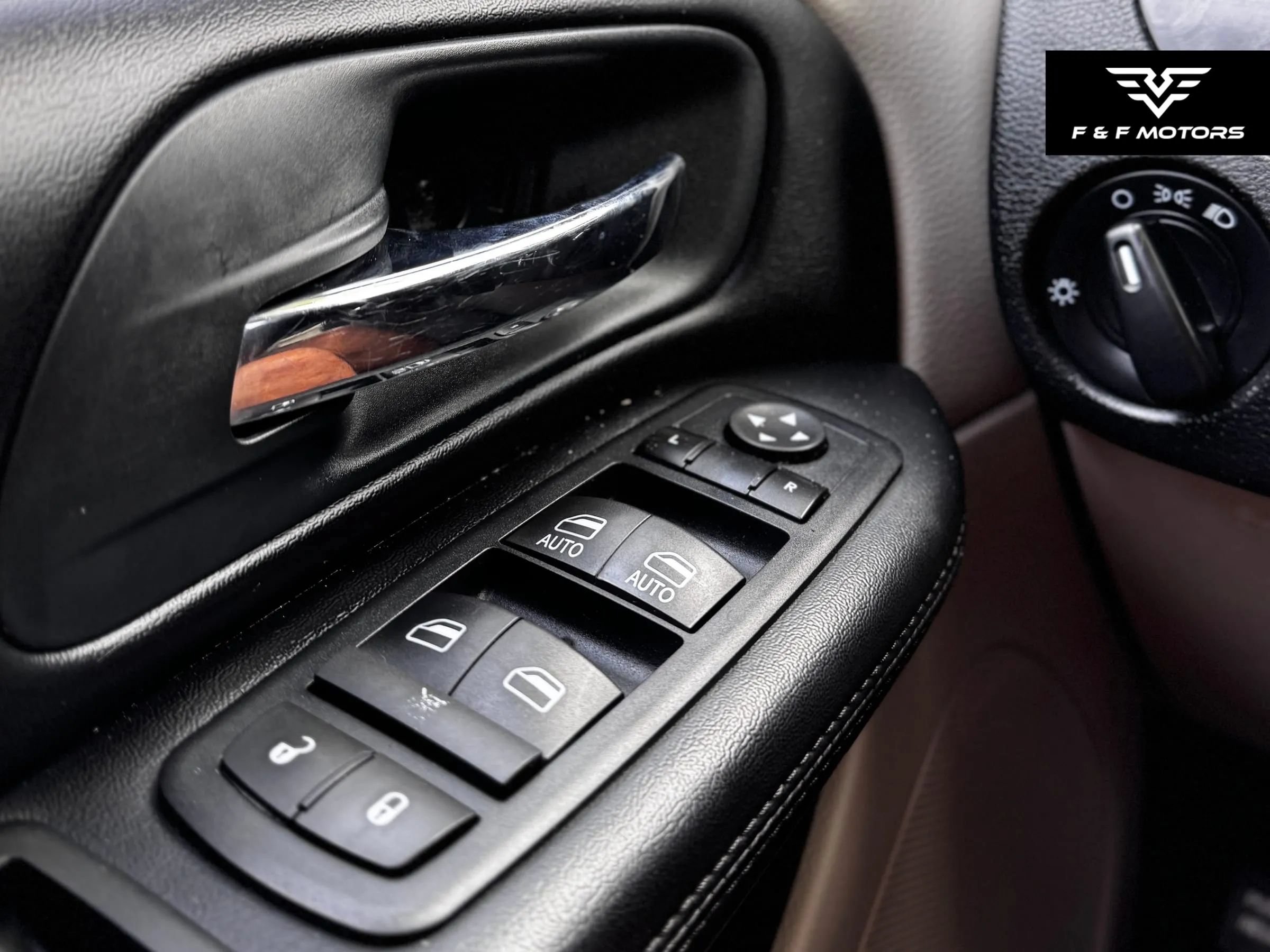 Used 2012 Dodge Grand Caravan SXT FWD image 17