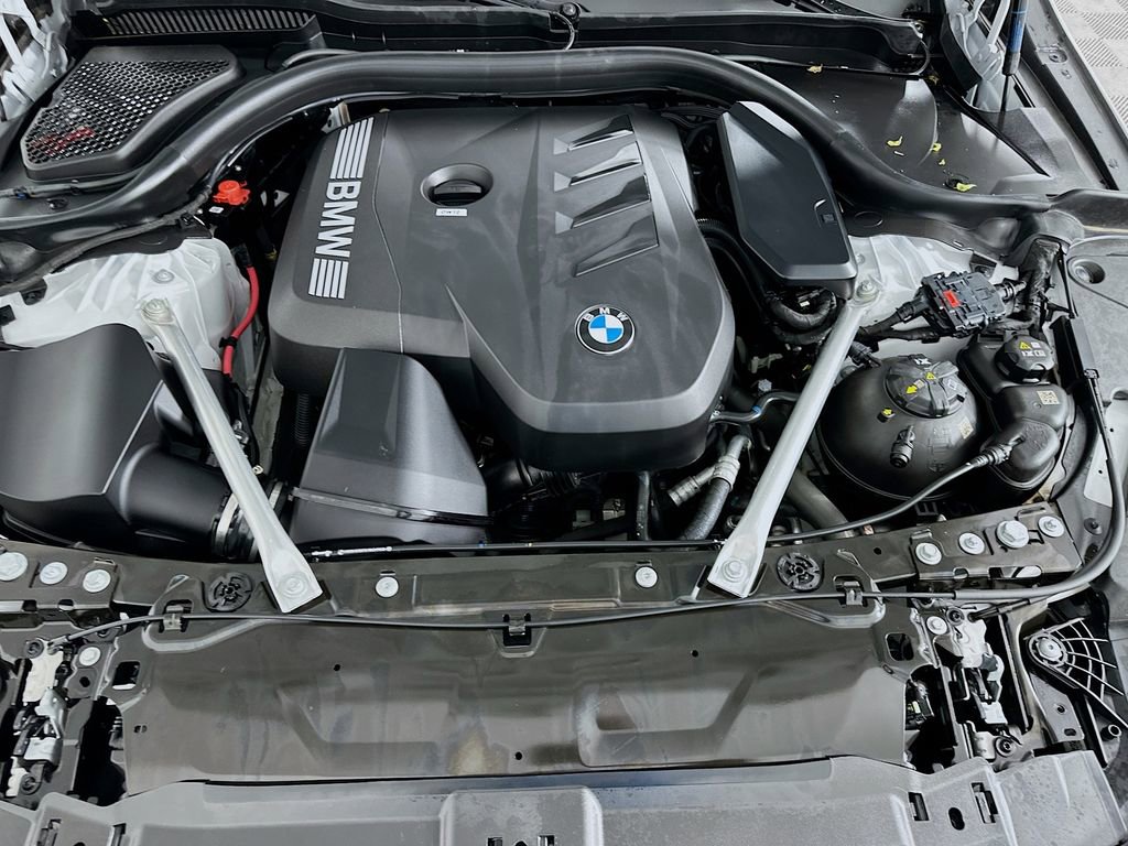 Used 2025 BMW 530i w/ M Sport Package RWD image 31