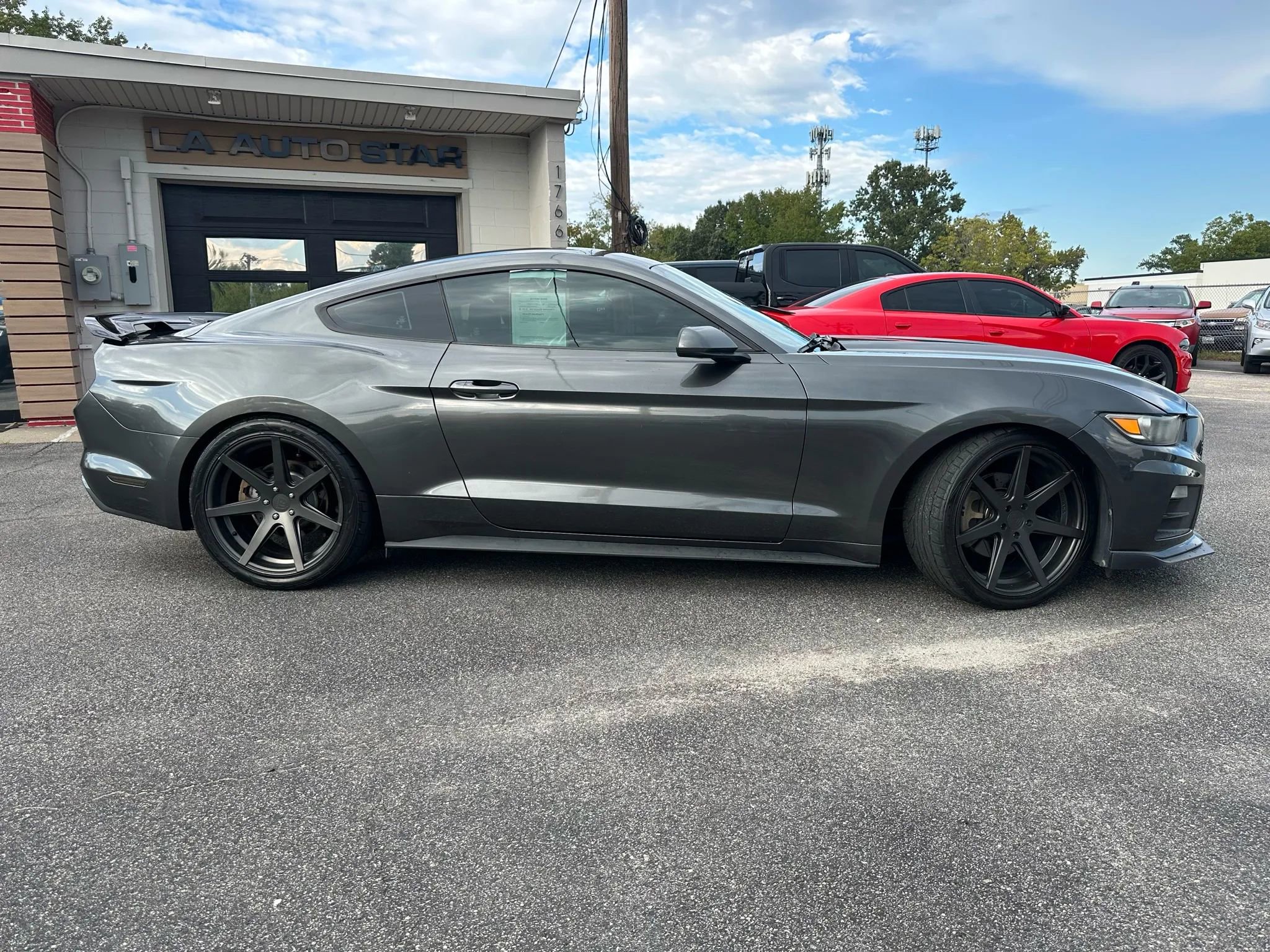 Used 2016 Ford Mustang Coupe image 2