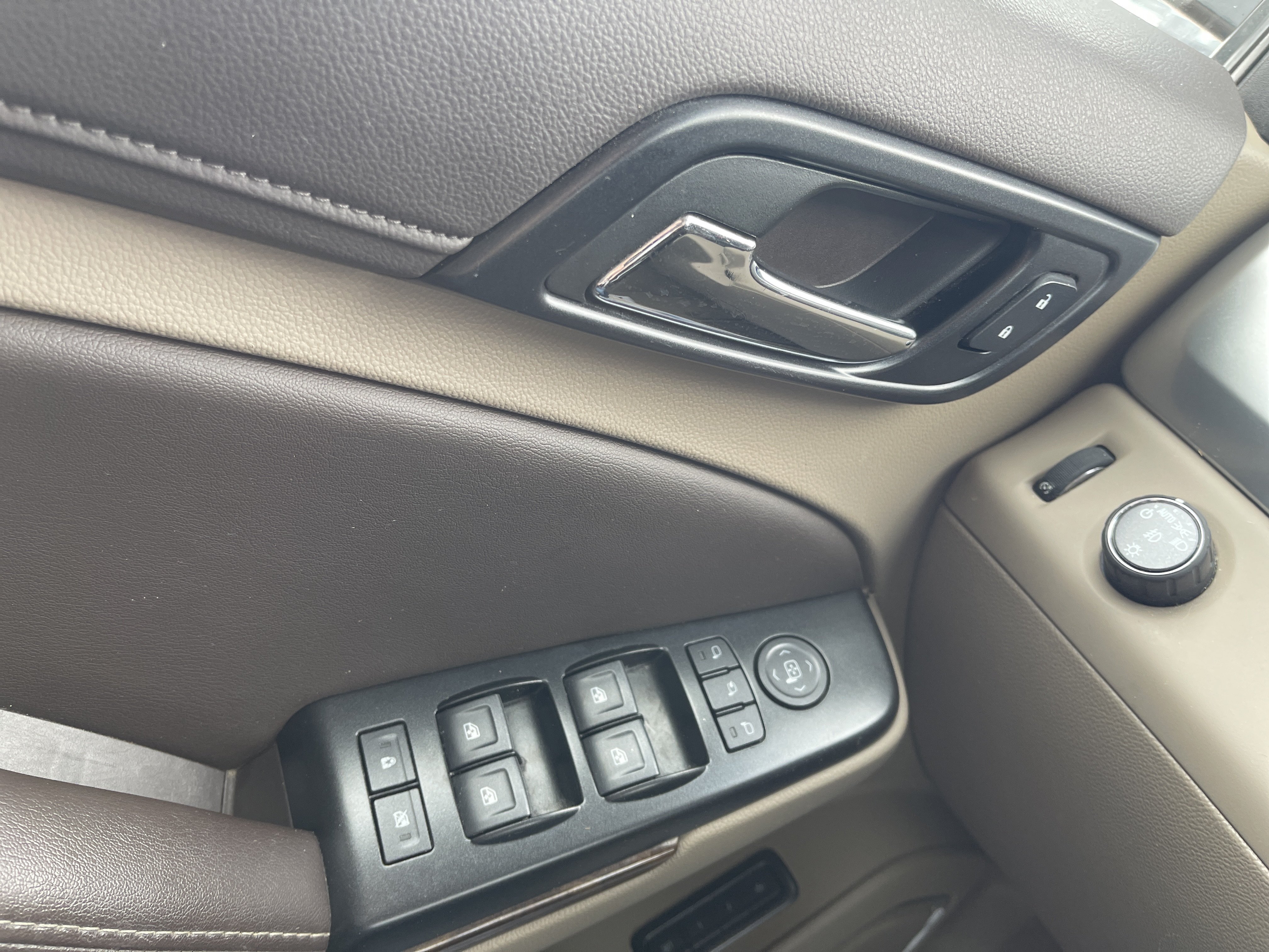 Used 2019 Chevrolet Suburban LT w/ LT Signature Package RWD image 23