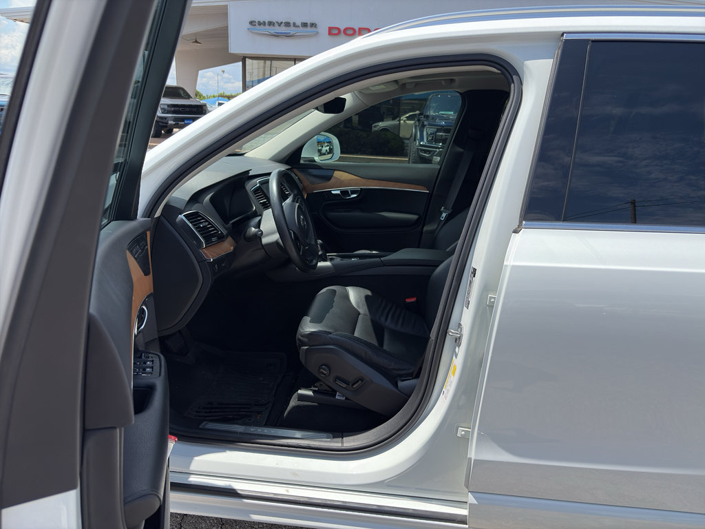 Used 2021 Volvo XC90 T6 Momentum w/ Advanced Package AWD/4WD image 11