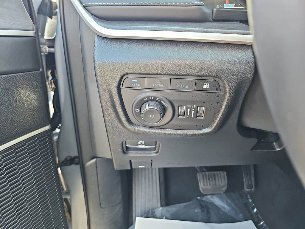 Used 2022 Jeep Grand Cherokee Limited 4xe image 30