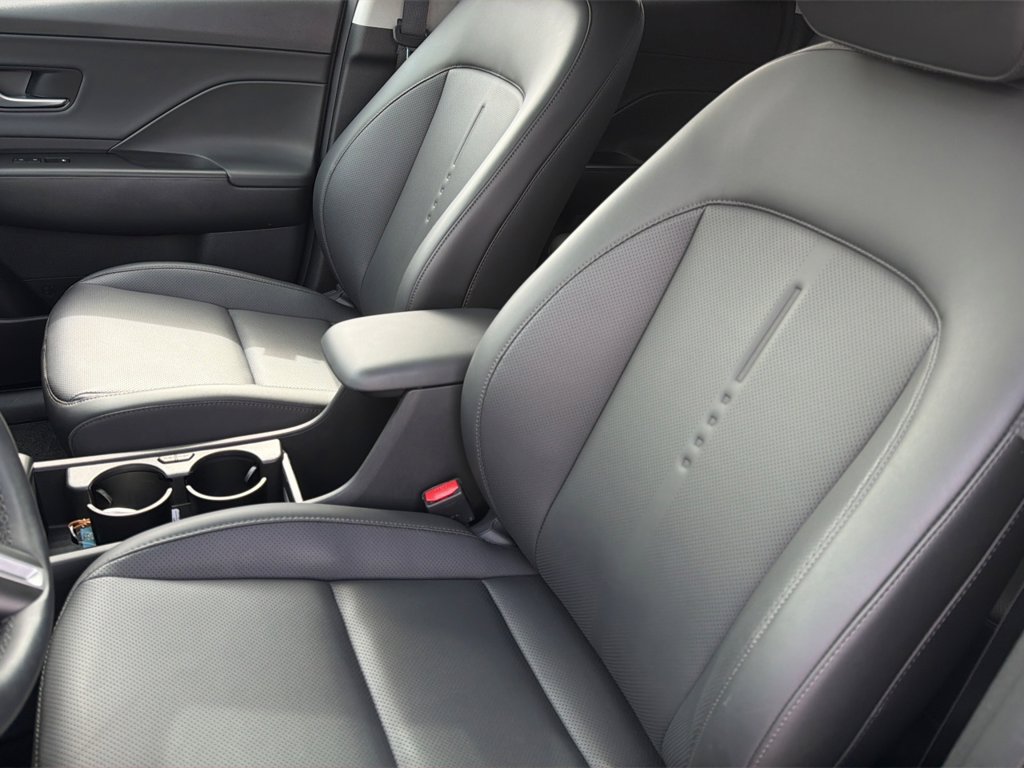 Certified 2025 Hyundai Kona Limited FWD image 18