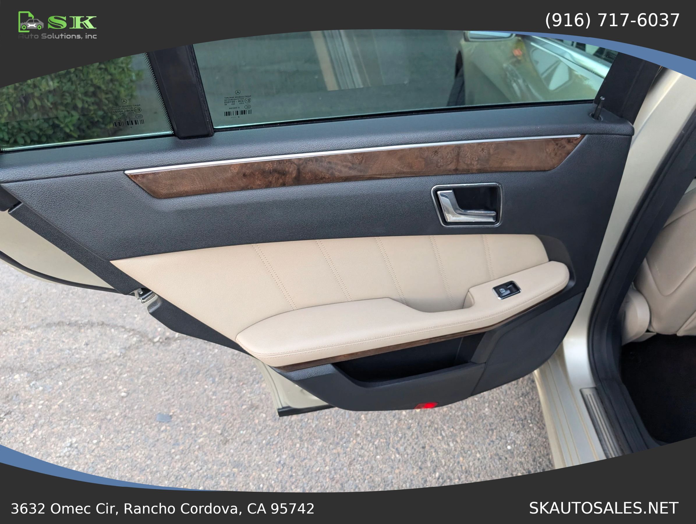 Used 2010 Mercedes-Benz E 350 4MATIC Sedan image 27