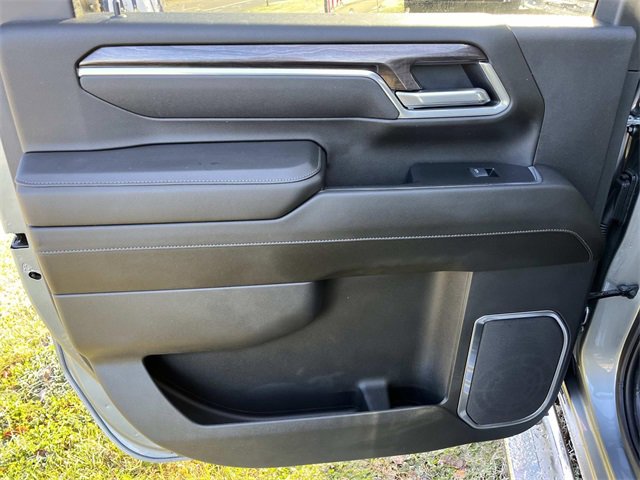 Used 2025 Chevrolet Silverado 2500 LTZ w/ LTZ Convenience Package image 16