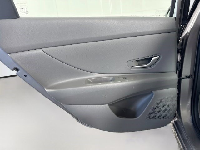 Used 2022 Hyundai Elantra SEL w/ Convenience Package FWD image 25