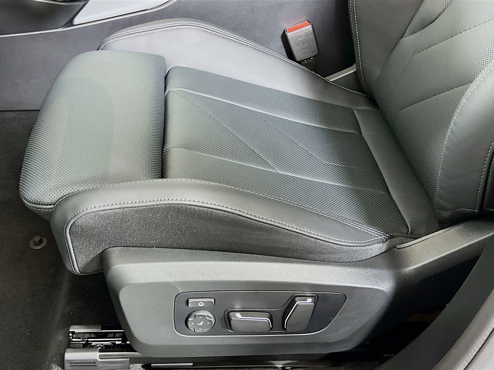 New 2025 BMW X3 xDrive30i w/ Premium Package image 22