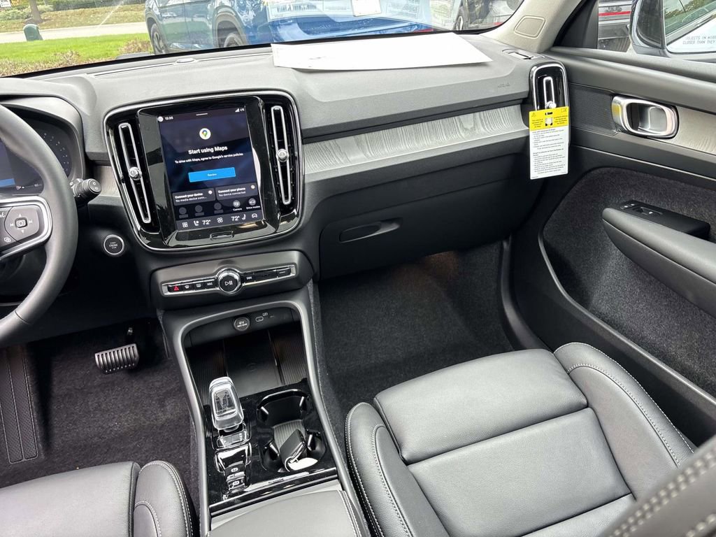 New 2026 Volvo XC40 B5 Plus w/ Protection Package Premier image 31