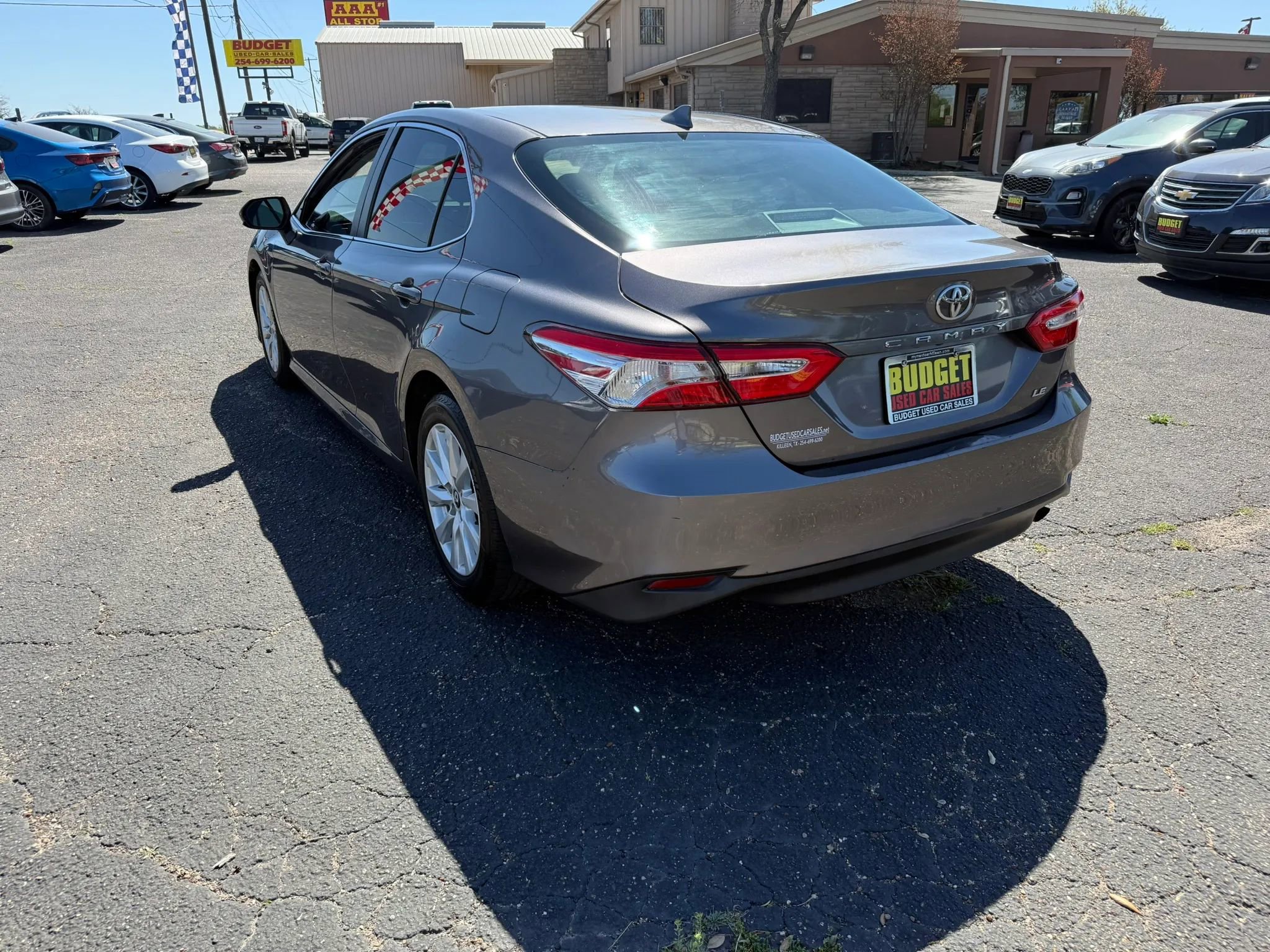 Used 2019 Toyota Camry LE FWD image 7