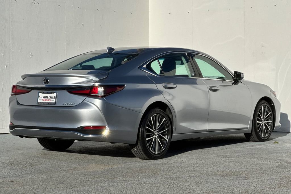 Used 2025 Lexus ES 300h w/ Premium Package image 3