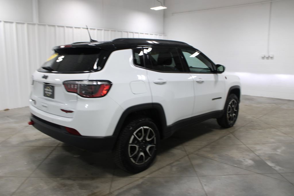 Used 2025 Jeep Compass Trailhawk image 9