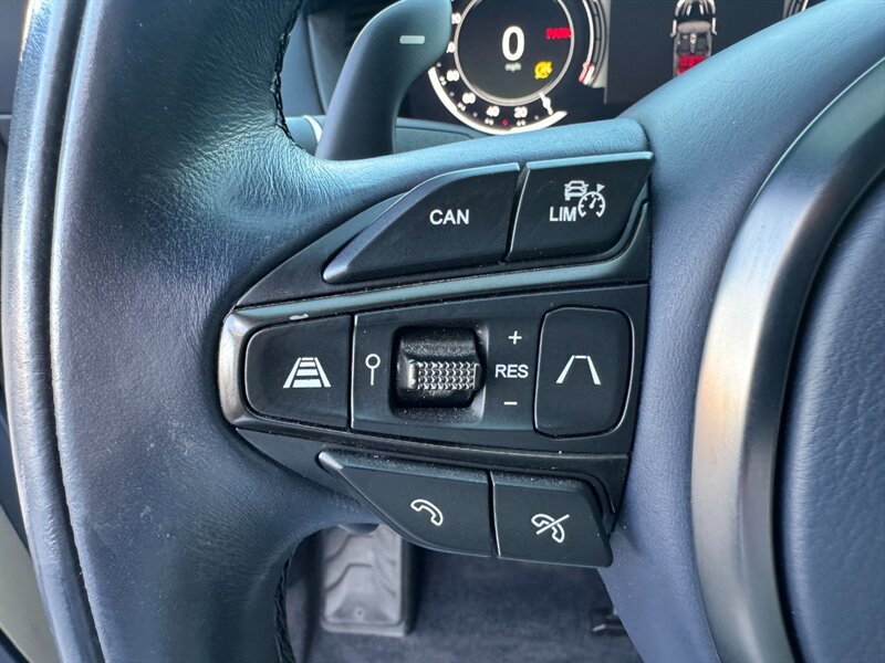 Used 2022 Aston Martin DBX AWD/4WD image 21