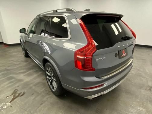 Used 2017 Volvo XC90 T6 Momentum w/ Vision Package AWD/4WD image 4