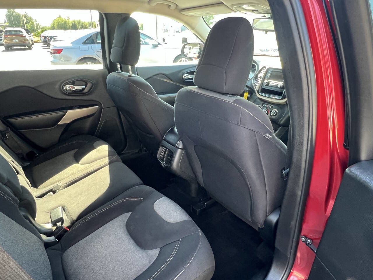 Used 2017 Jeep Cherokee Sport image 12