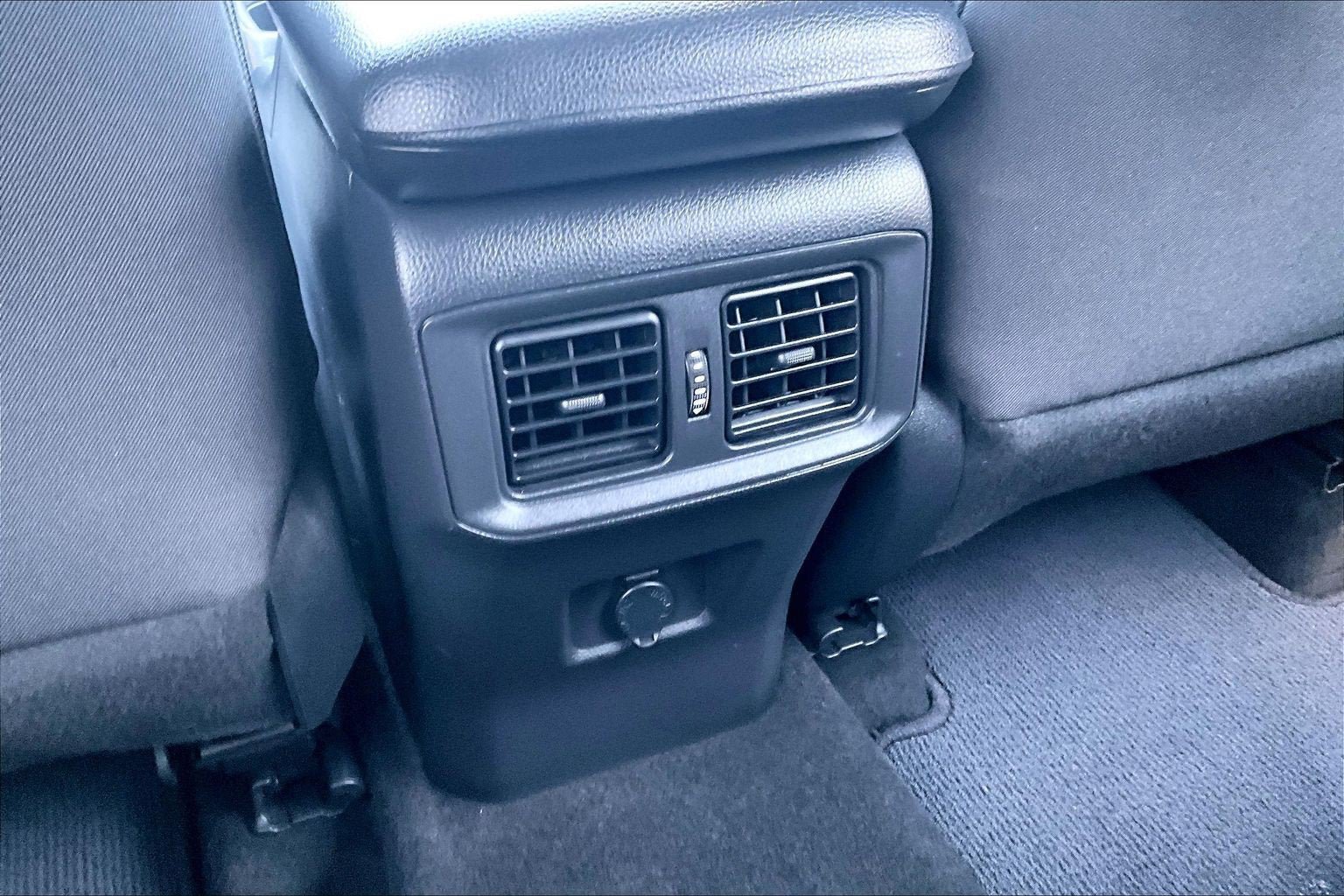 Used 2023 Toyota RAV4 LE AWD/4WD image 32