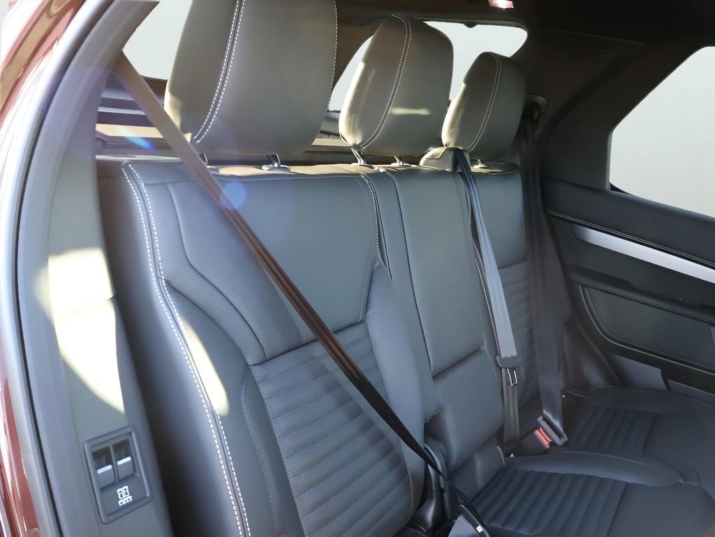 New 2026 Land Rover Discovery Limited Edition image 13