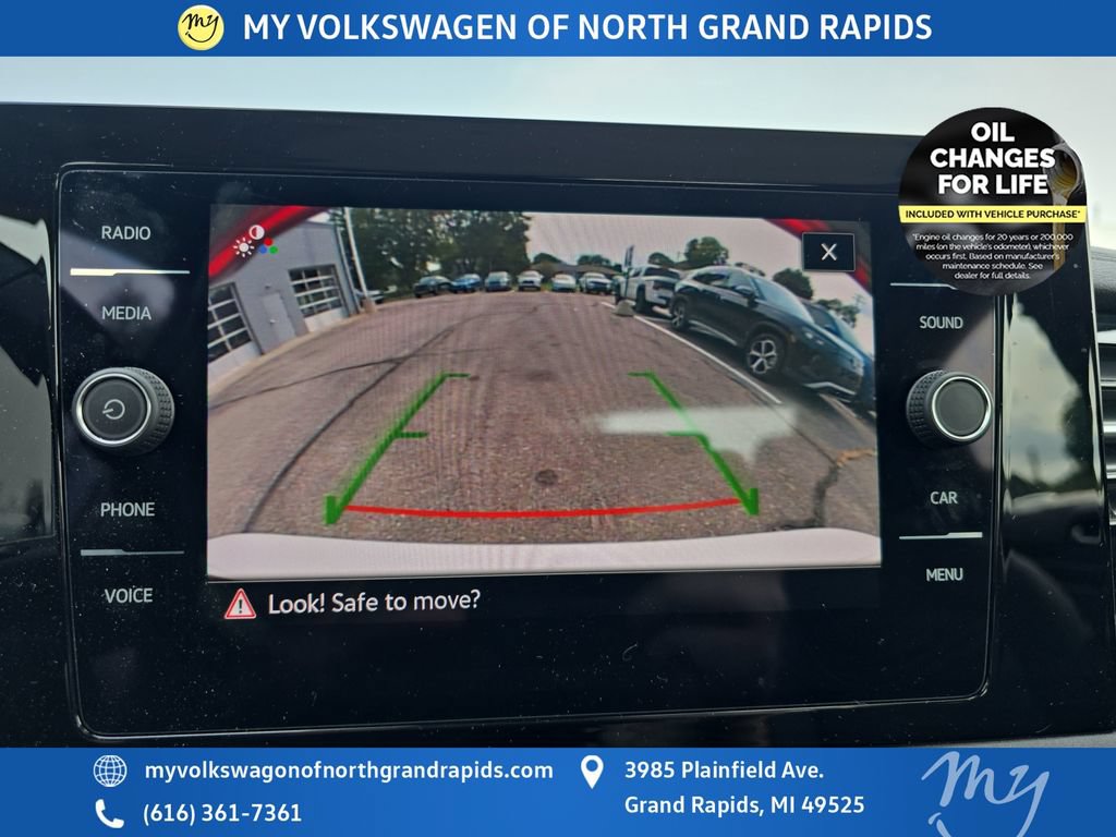Used 2025 Volkswagen Jetta SE w/ Sunroof Package FWD image 23