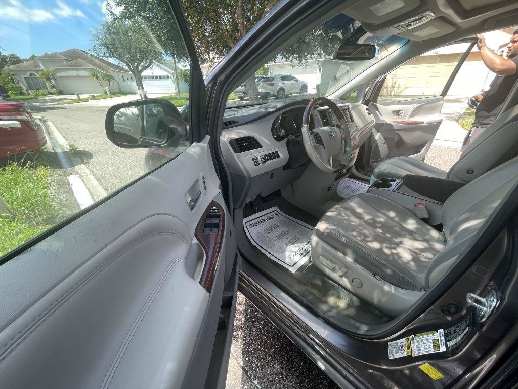 Used 2014 Toyota Sienna Limited w/ Limited Premium Package FWD image 15