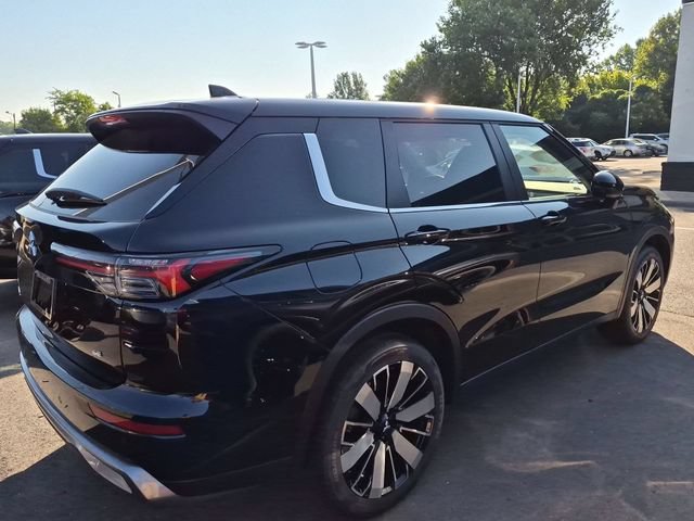 New 2026 Mitsubishi Outlander SE FWD image 3