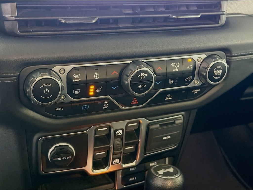 Used 2024 Jeep Wrangler Unlimited Sahara image 18