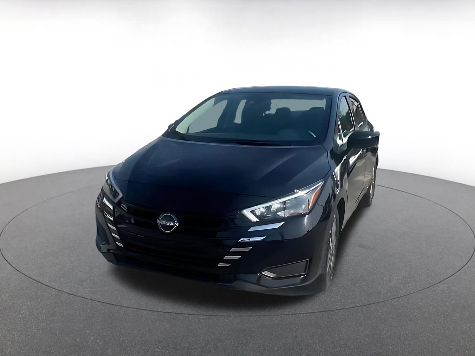 Used 2025 Nissan Versa SV FWD image 4