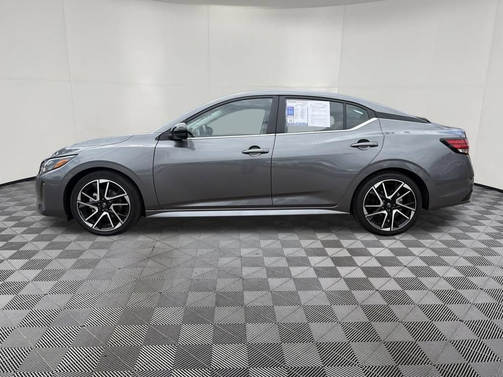 Used 2025 Nissan Sentra SR FWD image 4