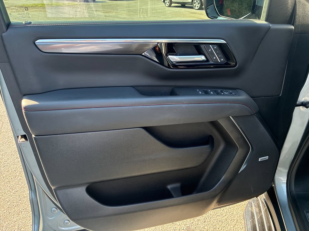 Used 2025 Chevrolet Tahoe RST w/ Comfort Package AWD/4WD image 10