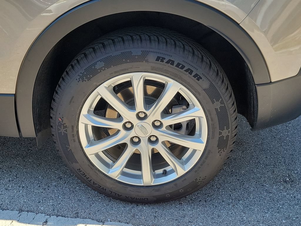 Used 2023 Cadillac XT4 Luxury w/ Cold Weather Package FWD image 13