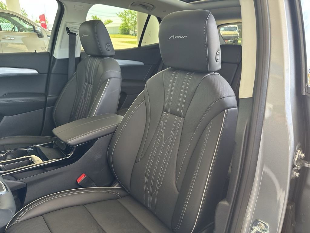 Certified 2025 Buick Envision Avenir AWD/4WD image 10