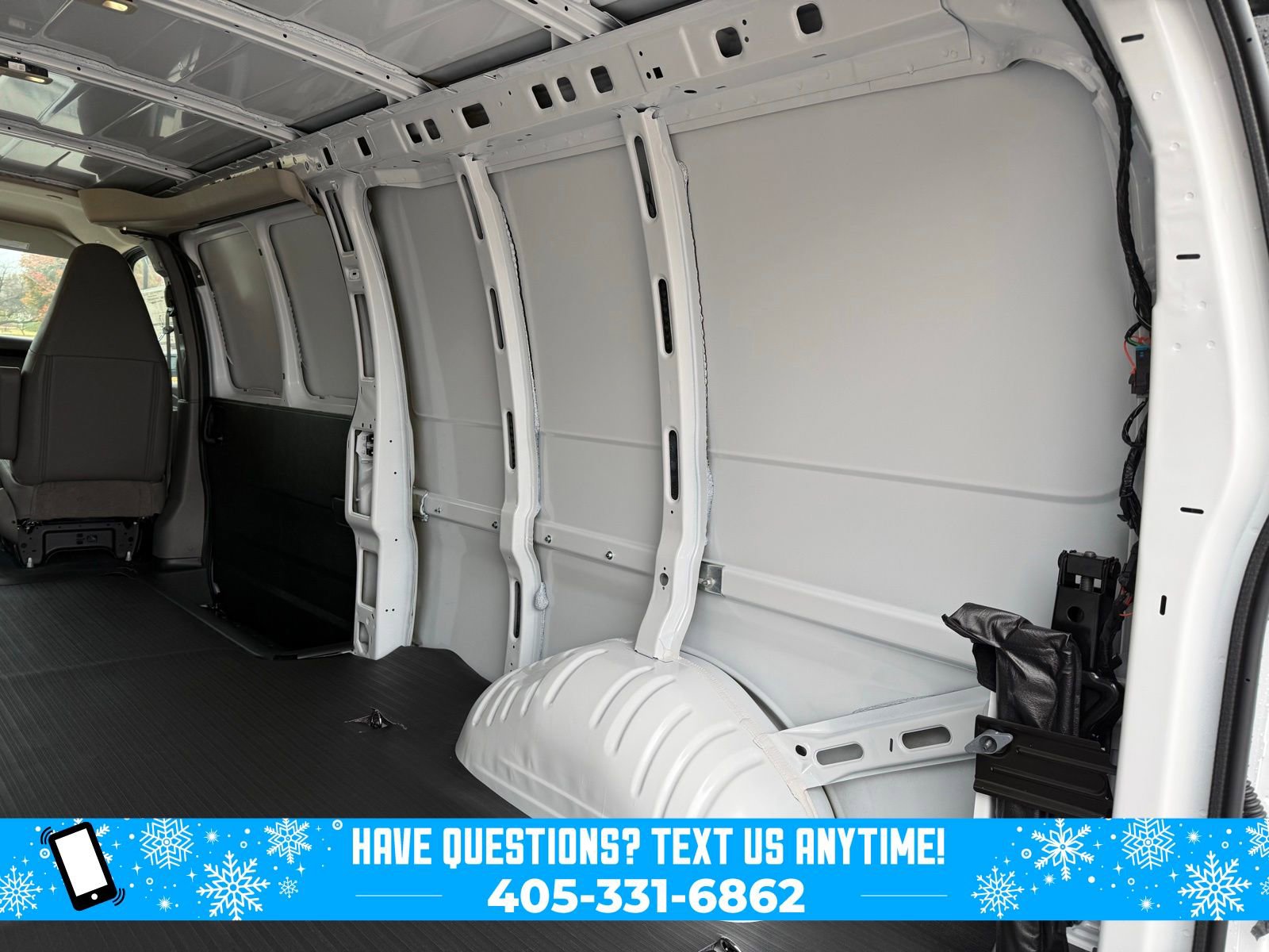 New 2025 Chevrolet Express 2500 Extended image 30