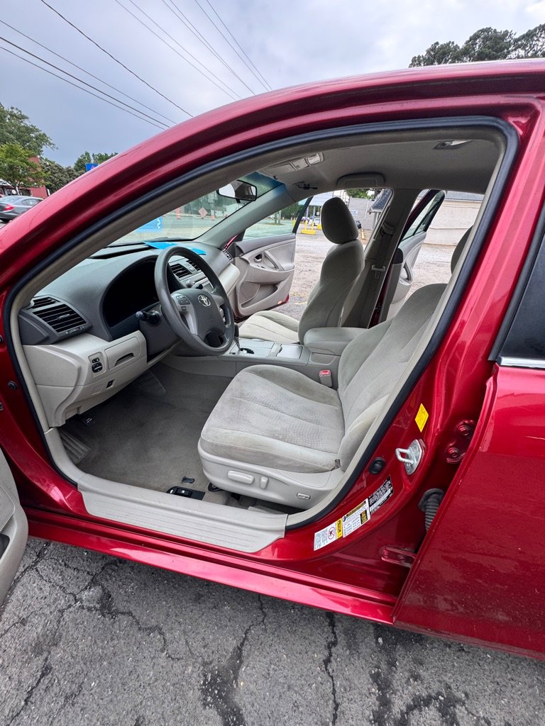 Used 2011 Toyota Camry LE FWD image 10