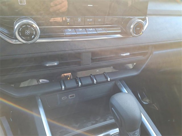 Certified 2023 Chevrolet Colorado Trail Boss w/ Technology Package image 19