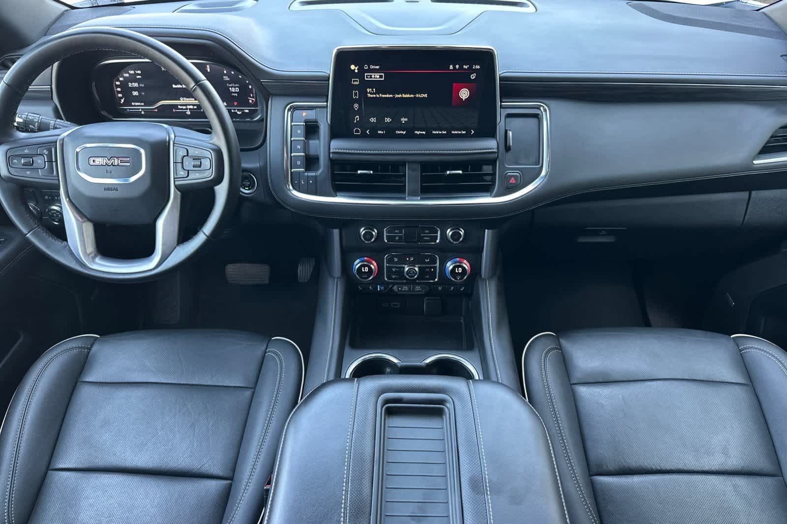 Used 2024 GMC Yukon XL SLT image 3