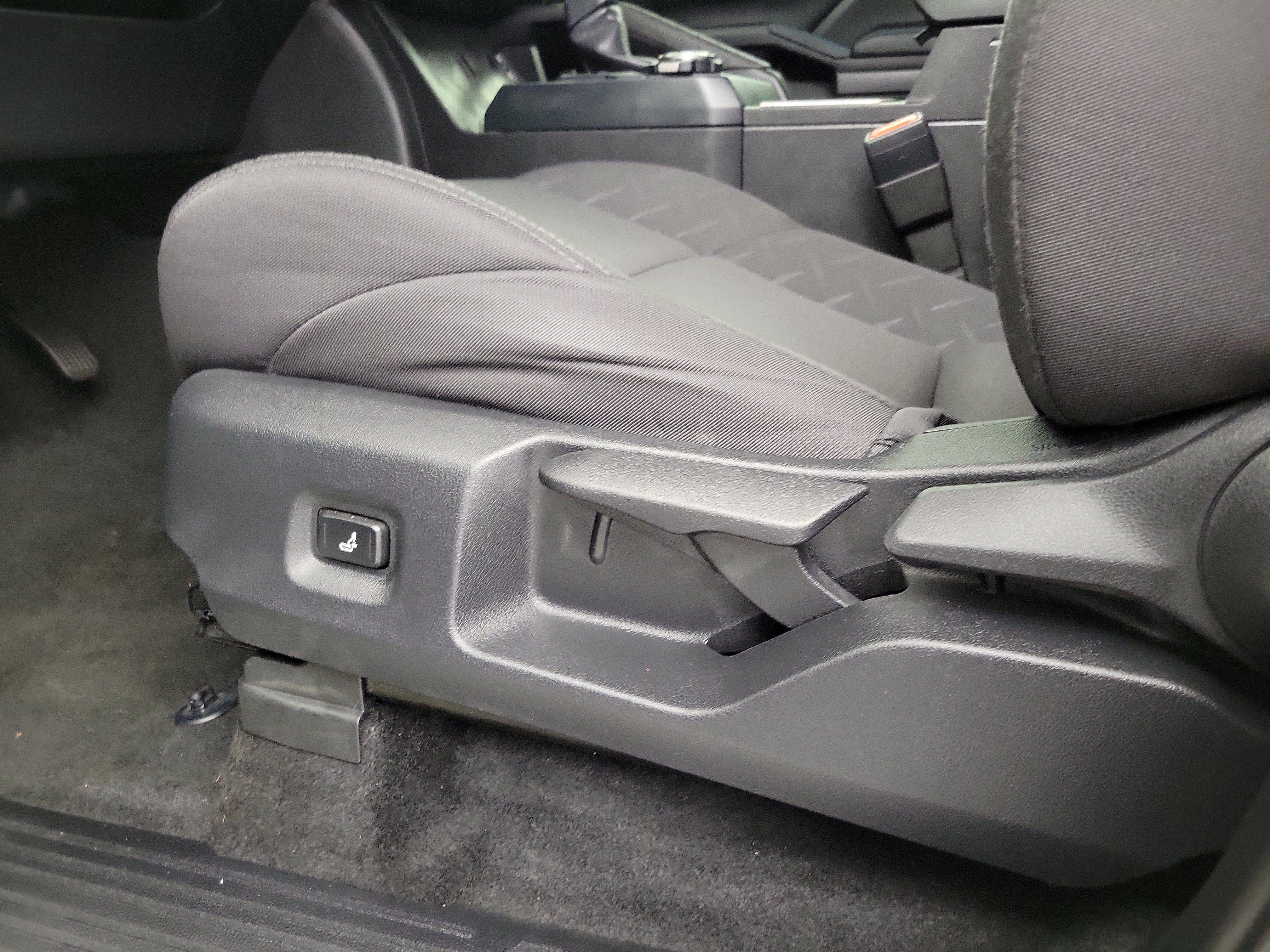 Certified 2025 Toyota Tacoma SR5 AWD/4WD image 18