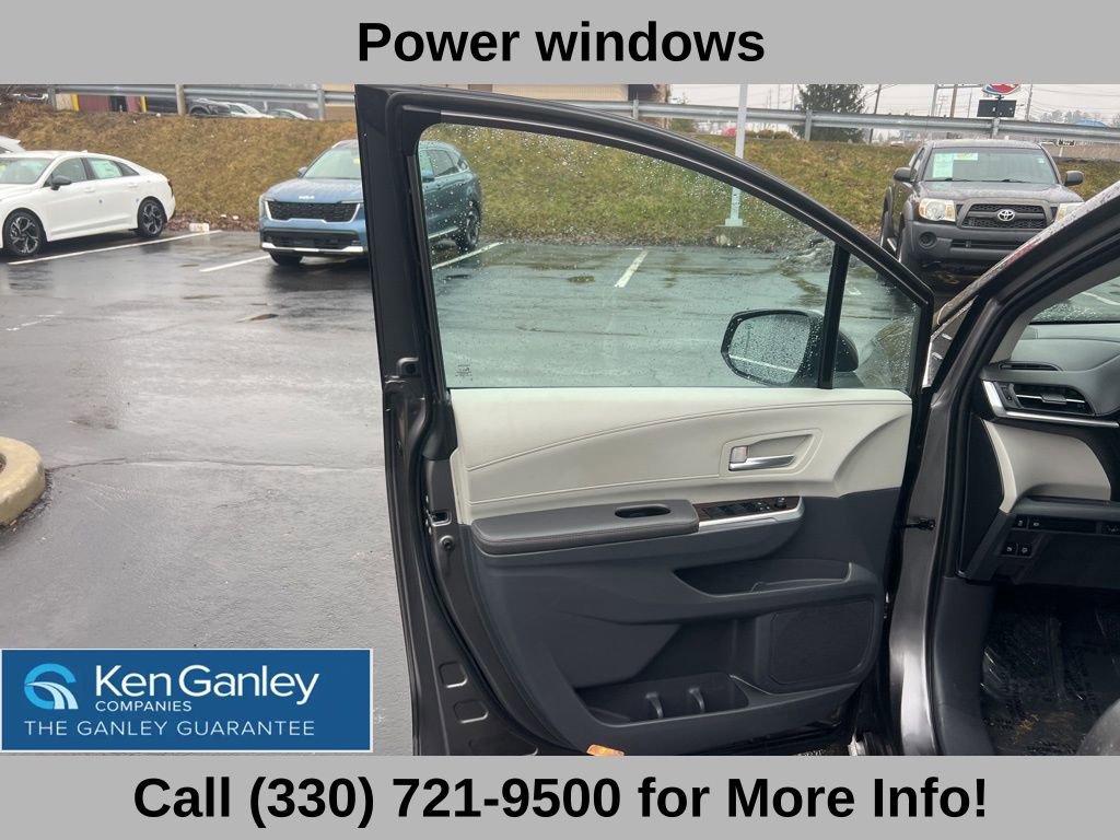 Used 2024 Toyota Sienna XLE image 25