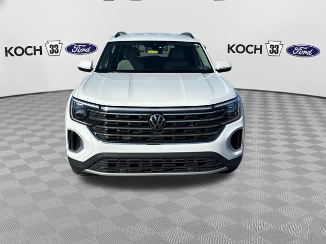Used 2024 Volkswagen Atlas SE w/ Black Wheel Package AWD/4WD image 2