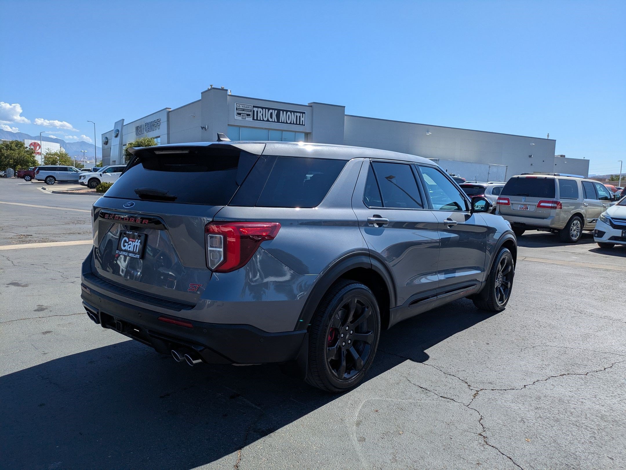 Used 2021 Ford Explorer ST w/ Equipment Group 401A AWD/4WD image 3