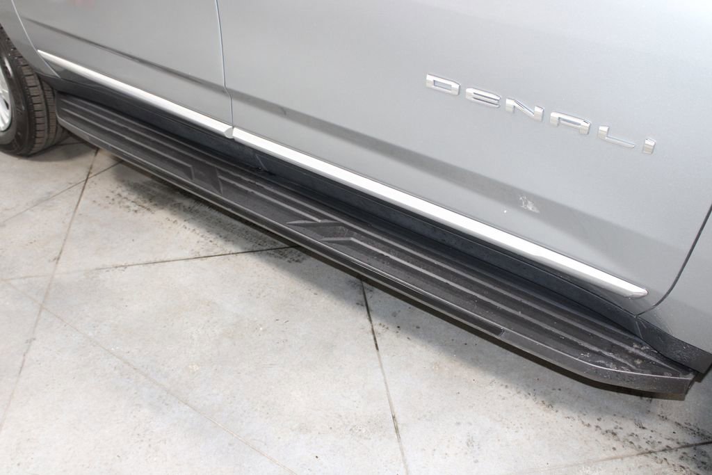 Used 2024 GMC Yukon XL Denali image 13