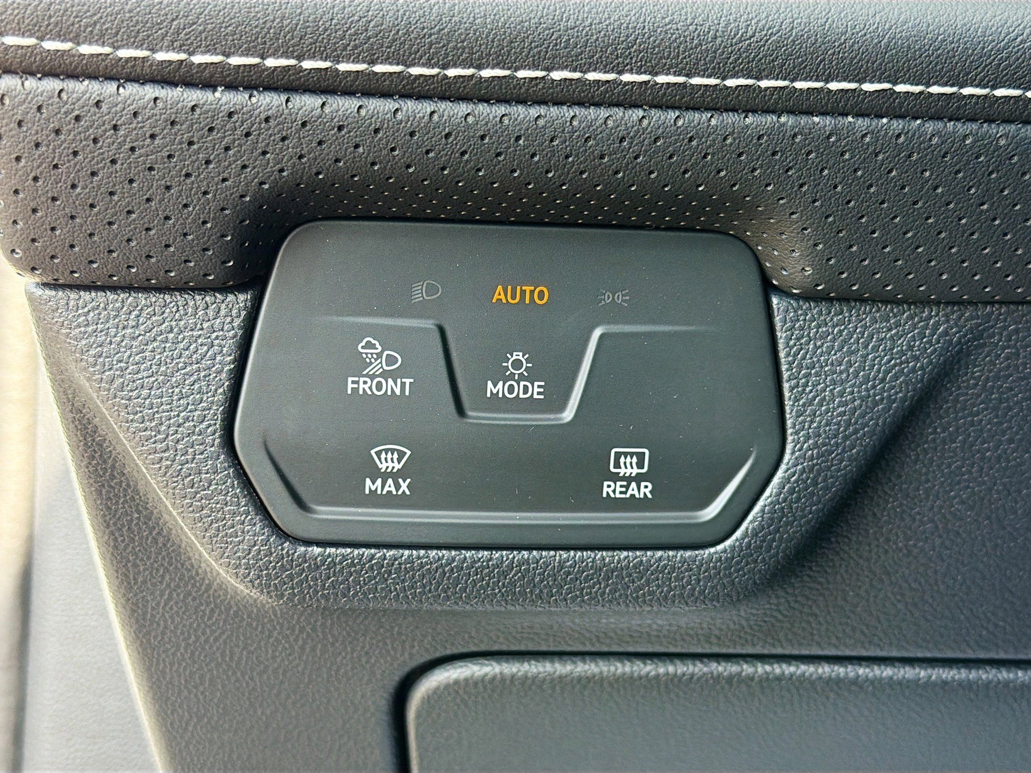 Used 2026 Volkswagen Atlas Cross Sport SE FWD image 34