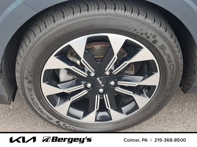 Used 2024 Kia Carnival EX FWD image 10